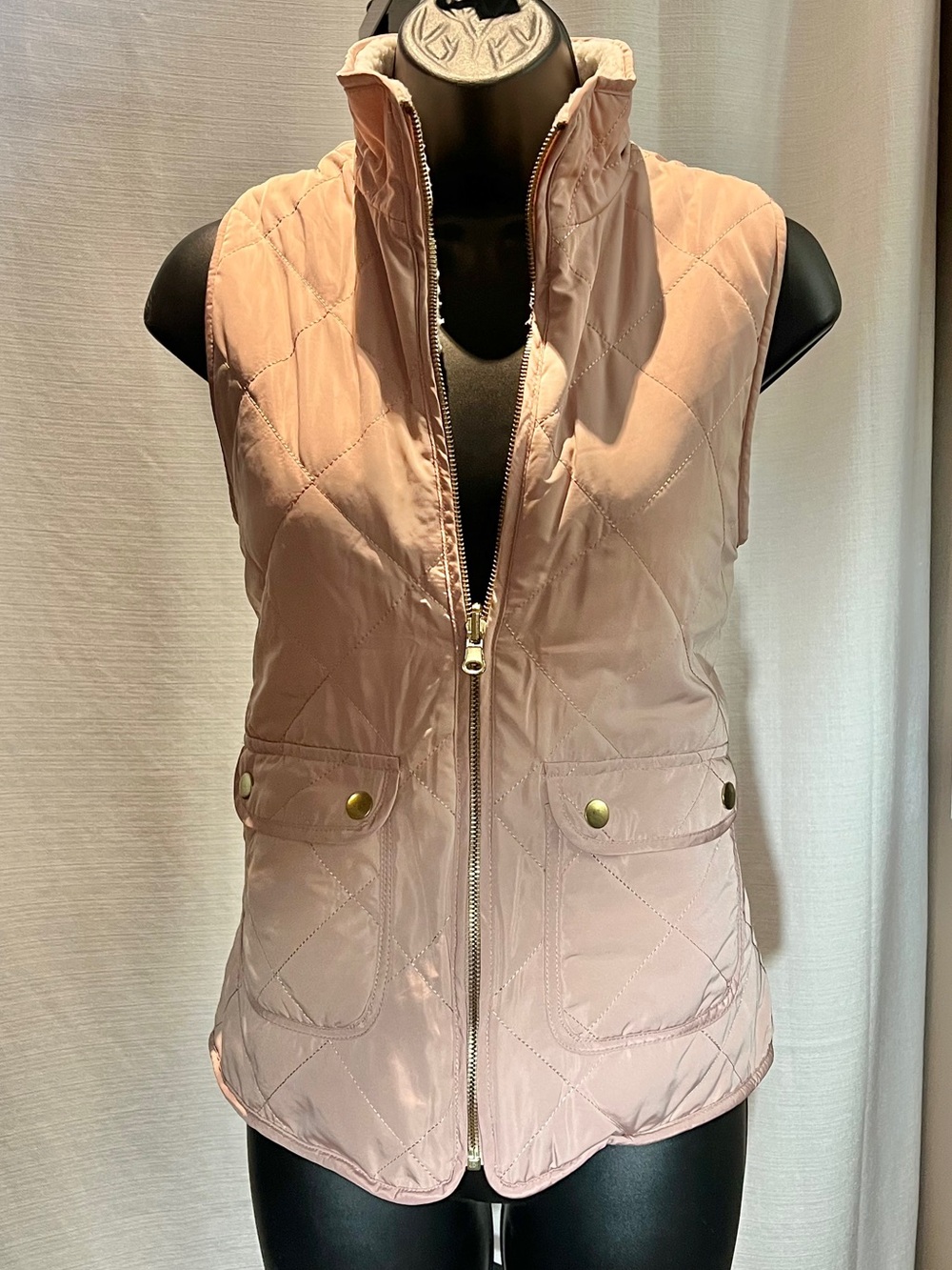 Love Tree Reversible Quilted Vest
Blush Pink/Sherpa/ Rose Gold zipper - Picture 9 of 12